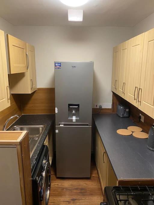 One Bedroom Apartment In Gorgie With New Central Heating System Edinburgh Eksteriør billede
